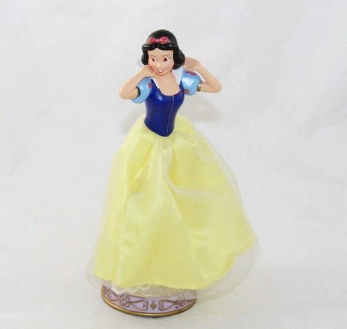 Snow white resin statuette - white,