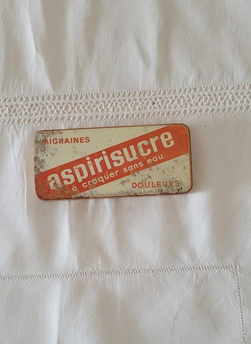 Ancienne boîte métal