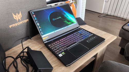 Gamer predator - predator, –