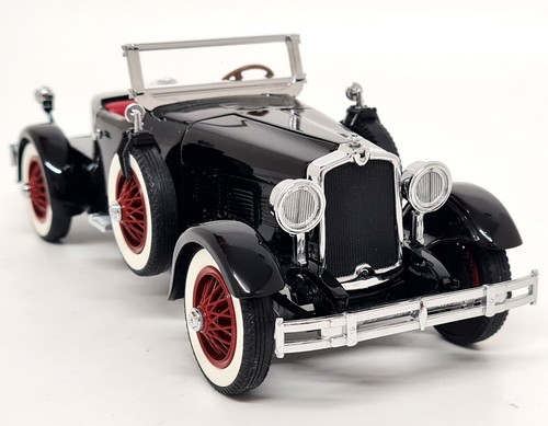 Danbury stutz black - stutz,