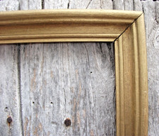 Cadre ancien en bois doré 61