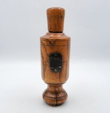 Bouchonneuse en bois tourné