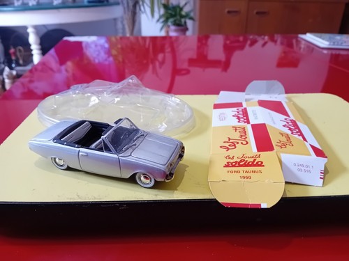 Ford taunus 1960 solido - 1/43,