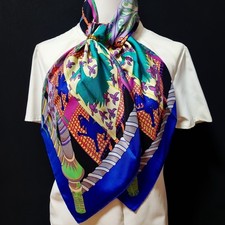 RARE VINTAGE foulard en soie Hermes "Etendards et Bonnières" Carré 90 par...