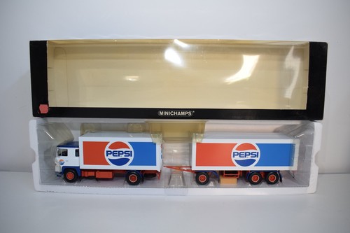 C28 minichamps 499123840 - 1:43,