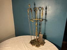 SERVITEUR DE CHEMINÉE EN