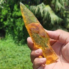 Poignard rituel en verre