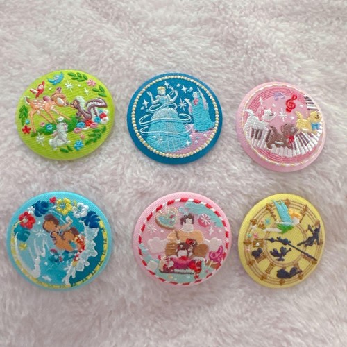 Disney characters broderie - characters, tin