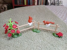 Campagne Playmobil - Barrière double articulée, buisson fleuri rouge, écureuils