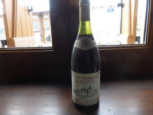 Une bouteille beaune - une, de