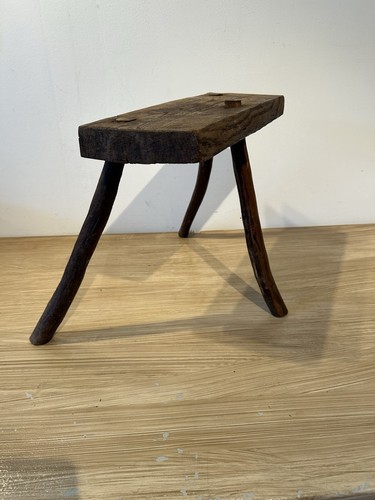Ancien tabouret artisanal - ancien,
