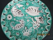 Plat ceramique Matteo di Lieto decor poissons stylisés fond marin hippocampe