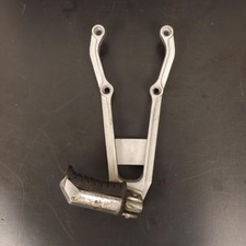 Platine de repose pied