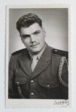 Beau jeune homme soldat