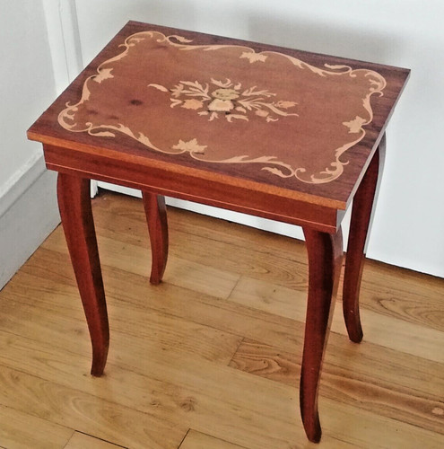 Table boîte musique - à,