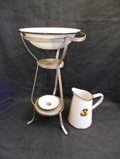 JOUET ANCIEN - MEUBLE DE TOILETTE EN FER PEINT DÉCORS SIGNÉS HANSI -Ht 42 cm