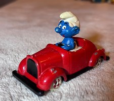 SCHTROUMPF EN VOITURE ROUGE