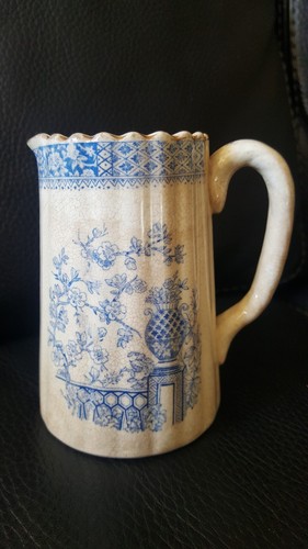 Ancien petit pot - , lait