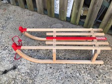 Luge en bois de style ancien