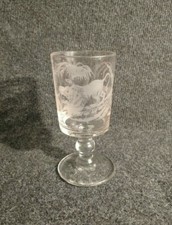 Joli verre a pied gravé 19e 