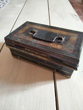 Boite ancienne en métal de
