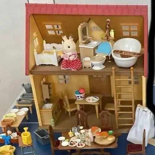 Sylvanian familiesred roof - familiesred,