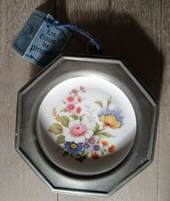 Decorative plate in porcelain and pewter / hallmark Les Étains du Périgord