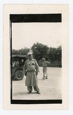 PHOTO snapshot Africa?, a senior officer white kepi military vehicle