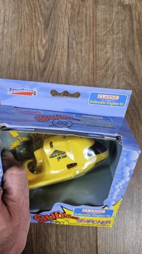 Yellow submarine searcher - yellow,