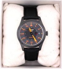 Montre noire mécanique