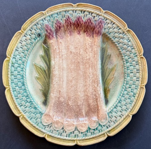 Assiette ancienne barbotine