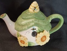 Theiere abeille ruche, fleurs