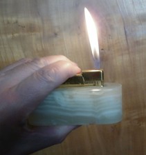 briquet de table en onyx vert