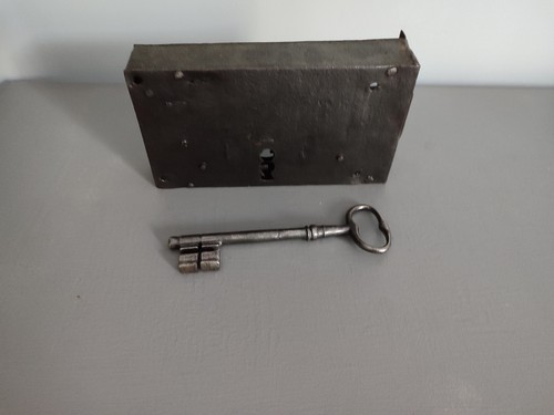 Ancienne grosse serrure - ancienne,