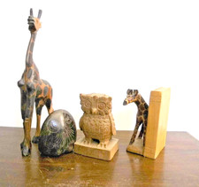 Lot STATUETTES 2 GIRAFFES and 1 carved wooden owl + 1 CERAMIC OWL