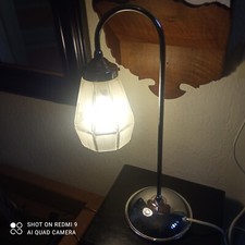 Lampe de table en acier
