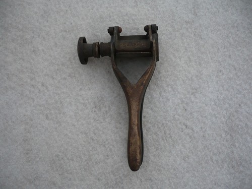 Ancienne bouchonneuse sanbri - ancienne,