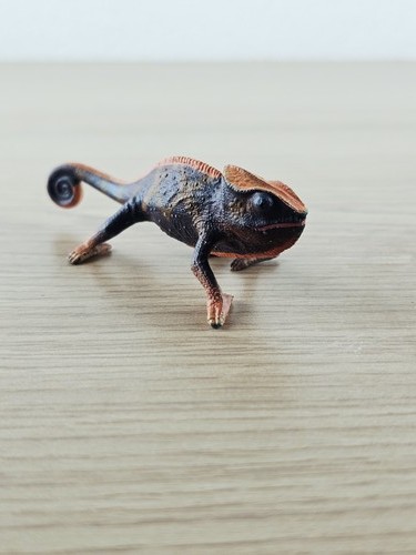 Schleich figurine caméléon