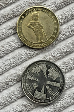 2 médailles touristiques Belgique Manneken Pis et Panorama