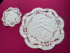 2 anciens napperons brodés