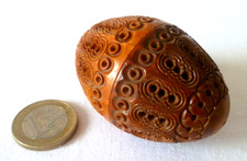 ANCIEN OEUF EN NOIX DE COROZO