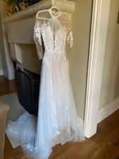 Pronovias Garland Lace and Tulle Wedding Gown Illusion Lace Ball gown - *read*
