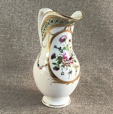 BEAU POT A LAIT EN PORCELAINE