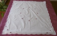 Nappe au tour festonné avec