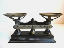 RARE JOUET ANCIEN : BELLE BALANCE EN TÔLE ET LAITON - CIRCA 1900 PEUT-ÊTRE AVANT