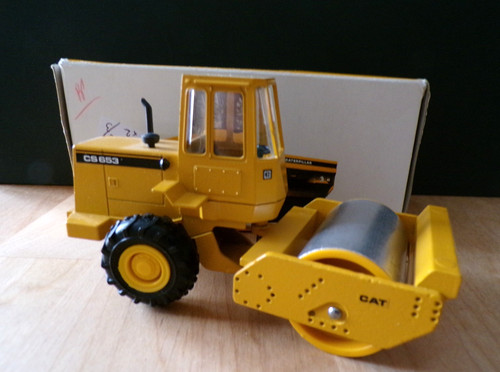 Vehicule compactor cat 653 - cat,