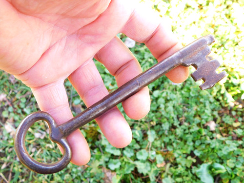 16.5cm old wrought iron key