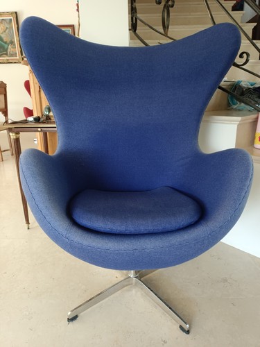 Fauteuil design type egg - type, bleu
