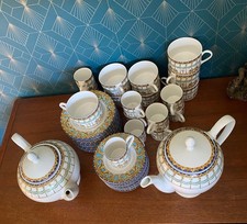 Ancien service à café et thé en porcelaine de Giesche 42 pièces Baroque