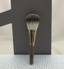 pinceau à fond de teint couleur champagne manche bois poil synthétique 13cm 